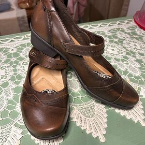 Earth Origins Brown Mary Jane Heels
